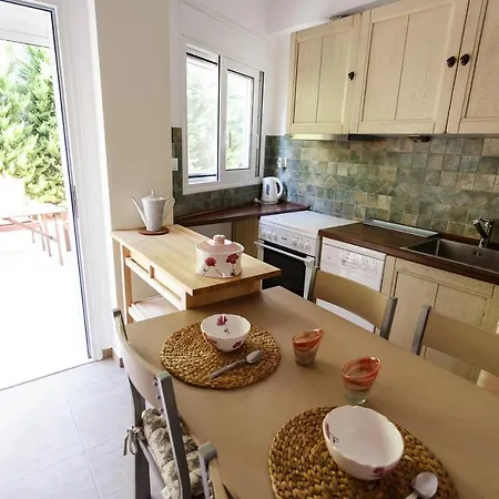 Argo - Your Luxury With Private Garden In Διαμέρισμα Λουτράκι