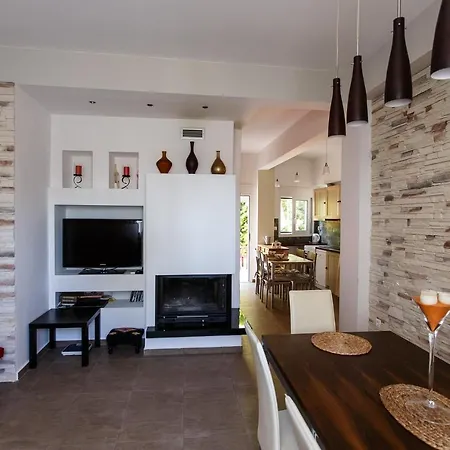 Argo - Your Luxury With Private Garden In Apartment *